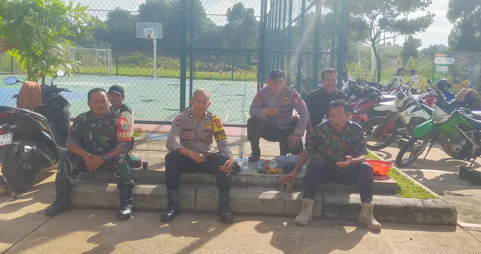 Sinergitas TNI Polri Wilayah Hukum Polsek Gunung Sindur Desa Pengasinan Giat Cooling Sistem Jalin Kedekatan Dengan Stakeholder Lainnya Juga Warga Desa Binaan Cipta Kondisi Kamtibmas Tertib Aman Dan Kondusif