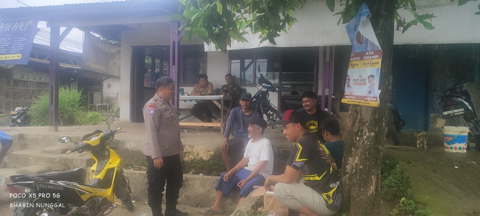 Bhabinkamtibmas Wilayah Hukum Polsek Klapanunggal Giat Cooling Sistem Menjalin Kedekatan Dengan Warga Desa Klapanunggal Beri Pesan Dan Ajak Jaga Kamtibmas