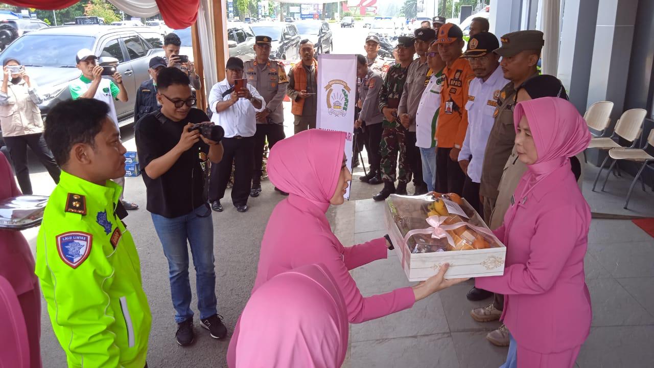 Kunjungan Ketua Bhayangkari Cabang Bogor di Pospam Babakan Madang