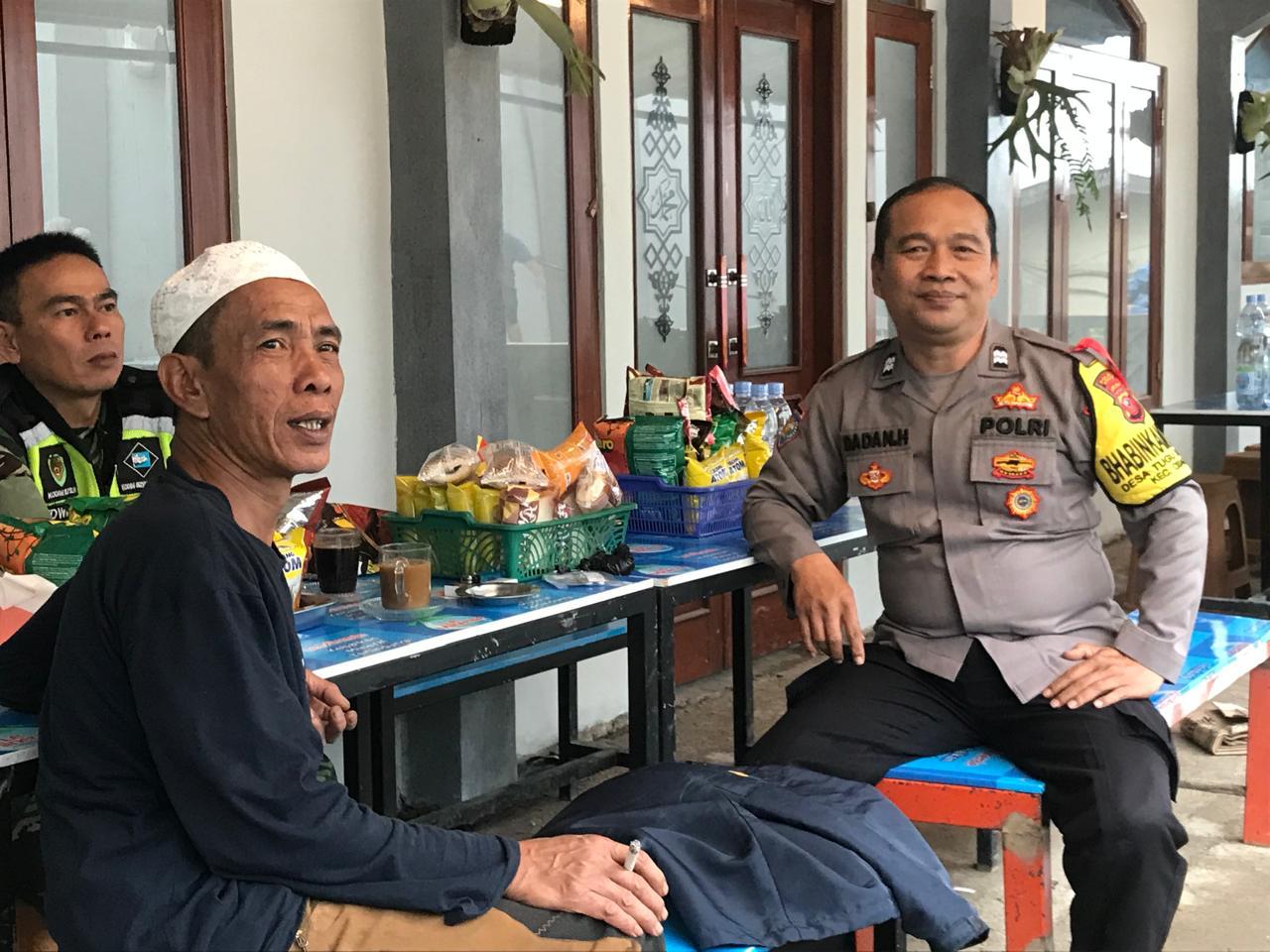 SINERGITAS TNI POLRI WILAYAH HUKUM POLSEK CISARUA POLRES BOGOR DESA TUGU SELATAN SAMBANG WARGA RANGKA MENCIPTAKAN KAMTIBMAS KONDUSIF
