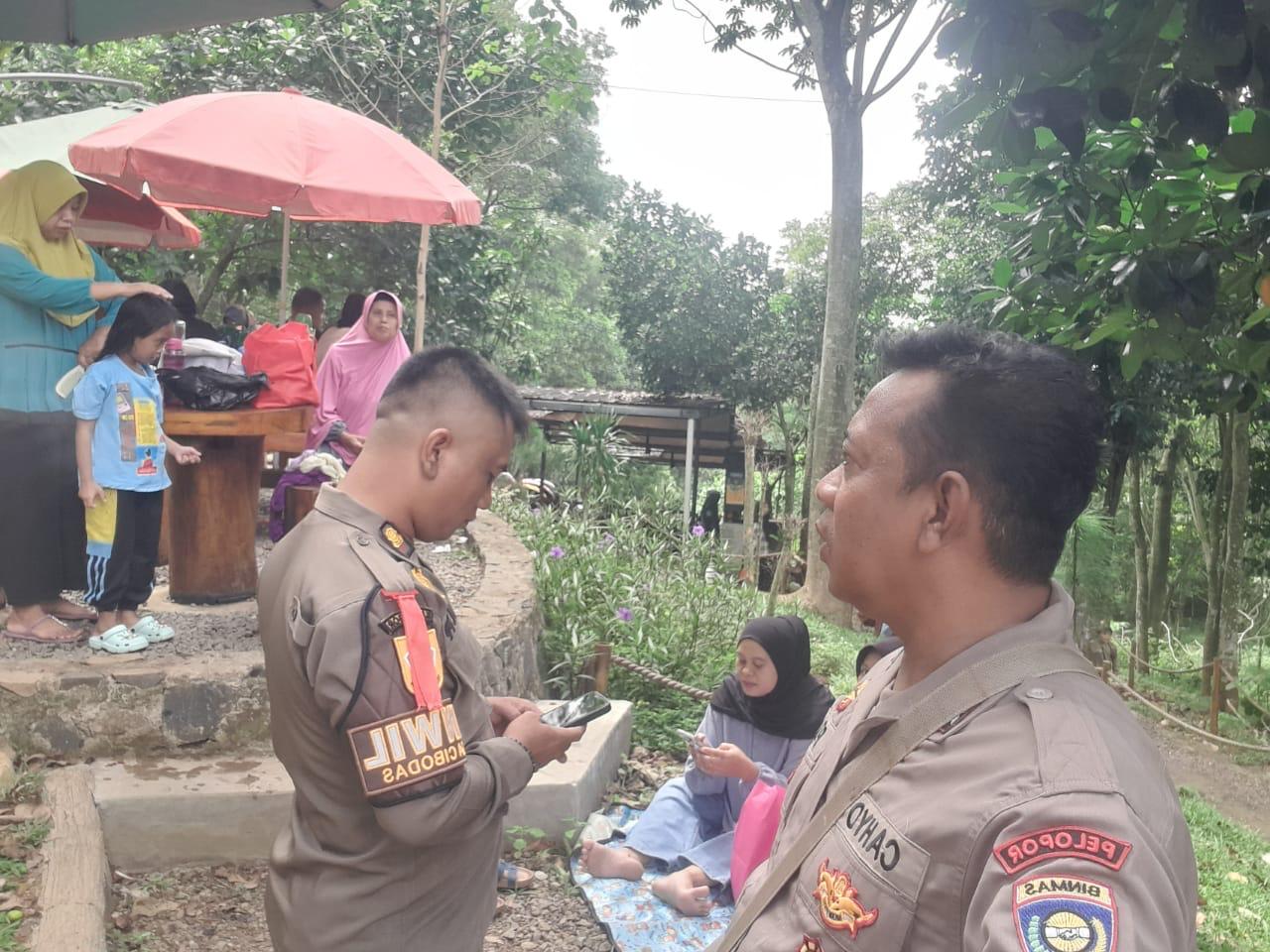 Bhabinkamtibmas Wilayah ahukum Polsek Jonggol Giat Cooling Sistem Menjalin Kedekatan Dengan Perugas San Pengunjung Wisata Philia Andventure Desa Cibodas Kec. Jonggol
