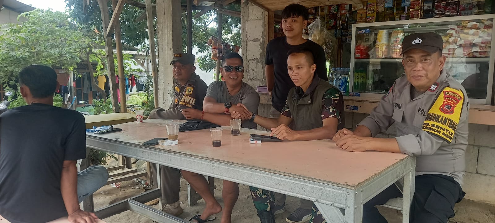 Sinergitas TNI Polri Wilayah Hukum Polsek Babakanmadang Giat Cooling Sistem Sambang Tomas, Toga, & Toda di Desa Binaanya Diawal Tahun Baru 2025, Beri Pesan Dan Ajak Jaga Kondisi Kamtibmas Kondusif