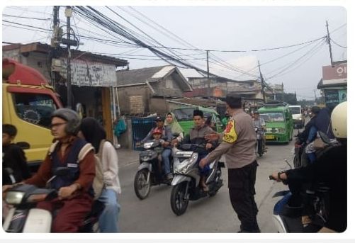 Polsek Tamansari Lakukan Giat Cooling Sistem Monitoring Kawasan Wisata Curug Nangka Dengan Pengaturan Arus Lalu Lintas Cipta Kondisi Kondusif Hindari Dari Laka Lantas Dan Gangguan Kamtibmas