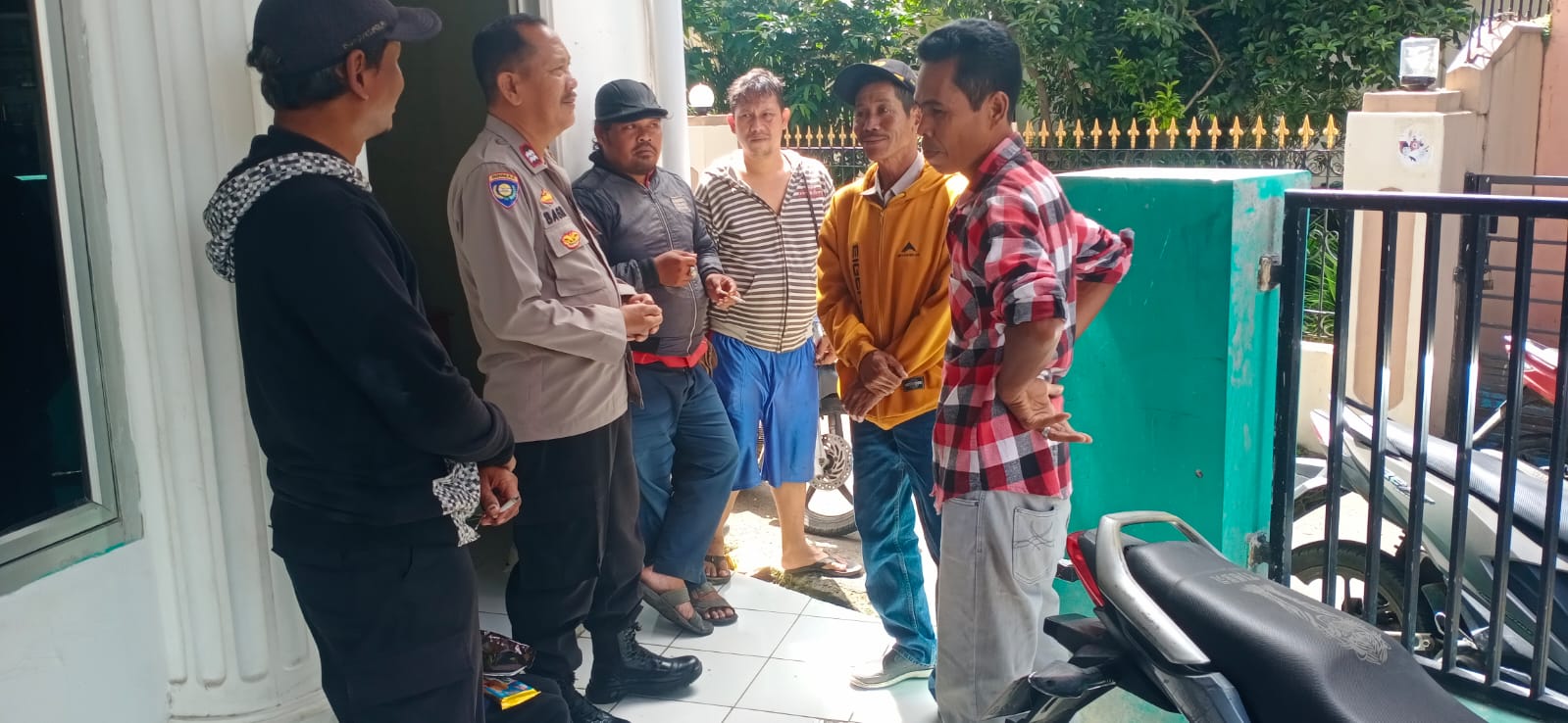Bhabinkamtibmas Wilayah Polsek Ciampea Giat Cooling Sistem Sambang Warga Binaa Beri Pesan Dan Ajak Jaga Kamtibmas