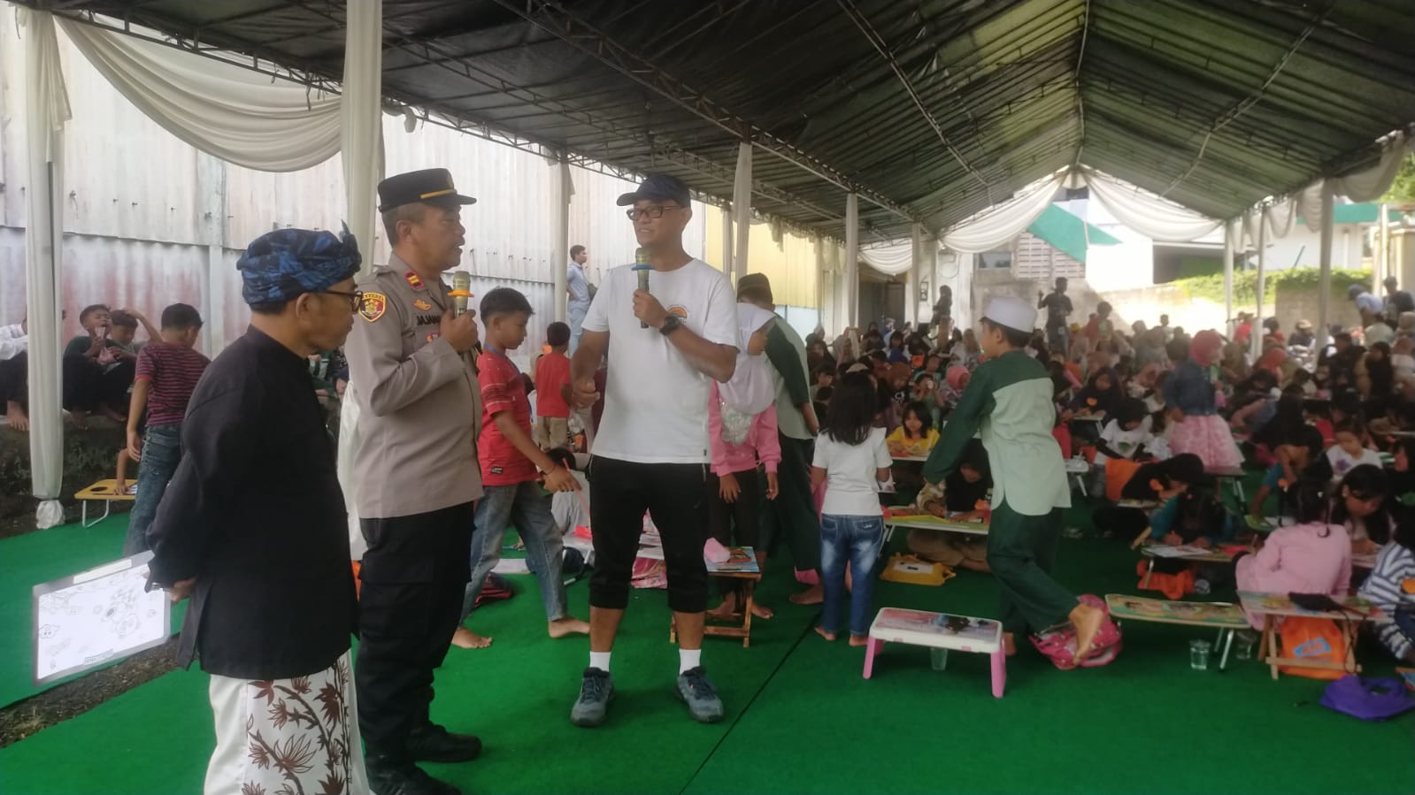 Kapolsek Tamansari Bersama Bhabinkamtibmas Giat Cooling Sistem Hadiri Giat Masyarakat Balakecrak, Sampaikan Pesan Dan Ajak Jaga Kamtibmas