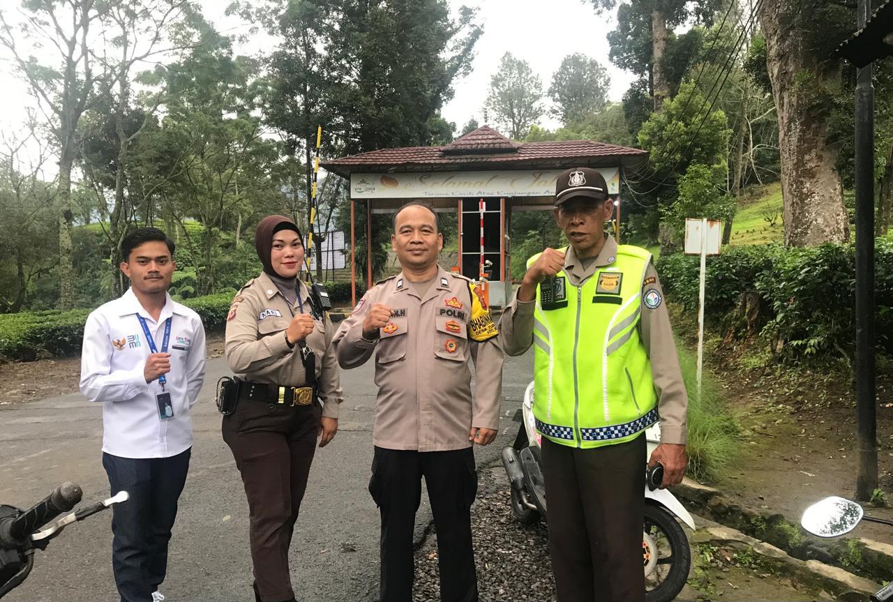 Bhabinkamtibmas Wilayah Hukum Polsek CSR (Cisarua) Polres Bogor Desa Tugu Selatan Giat Cooling Sistem Sambang Security Pengamanan Ajak Jaga Kondusifitas Wilayah Aman Dari Gangguan Kamtibmas