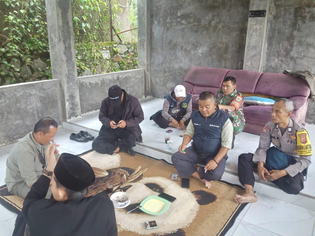 Bhabinkamtibmas Wilayah Hukum Polsek CSR Polres Bogor Giat Cooling Sistem Sambang Warga Tokoh Masyarakat Sampaikan Pesan Dan Ajak Jaga Kondusifitas Kamtibmas