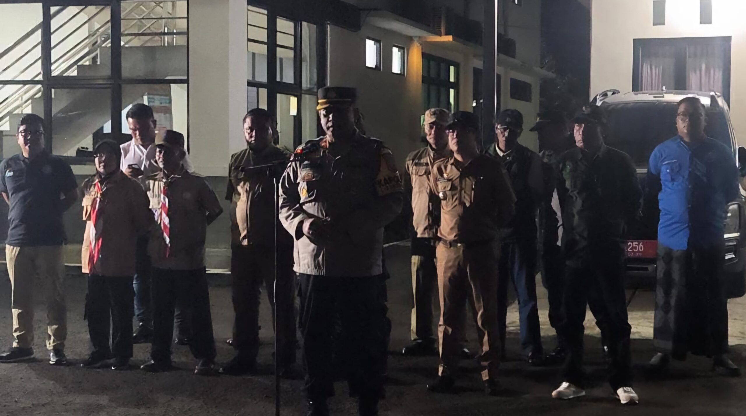 Kapolsek Cibungbulang Bersama Unsur TNI Dan Camat Cibungbulang Juga Forkopimcam Gelar Ops KRYD Gabungan Antisipasi Para Pelaku Tawuran Dan Gangguan Kamtibmas Lainnya, “Bikin Onar Kita Tindak Tegas”