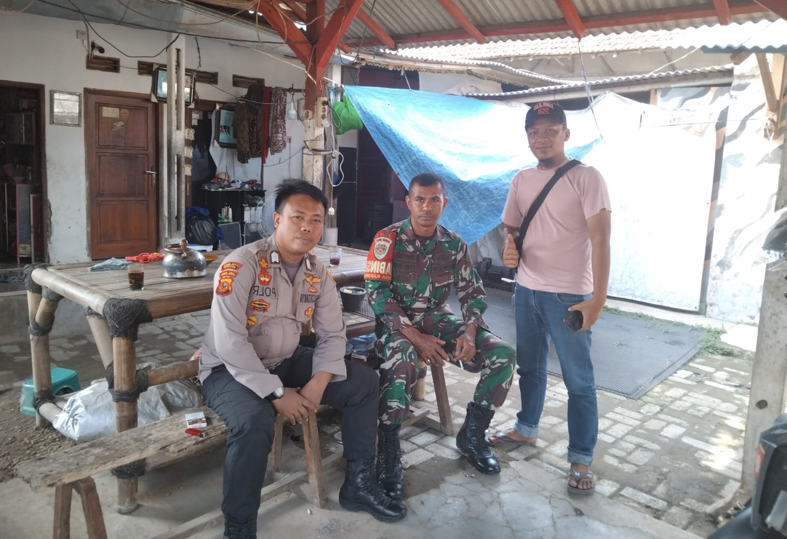 Sinergitas TNI Polri Wilayah Hukum Polsek Parung Giat Cooling Sistem Menjalin Kedekatan Sinegritas Dengan Warga Desa Karihkil Beri Pesan Dan Ajak Jaga Kamtibmas