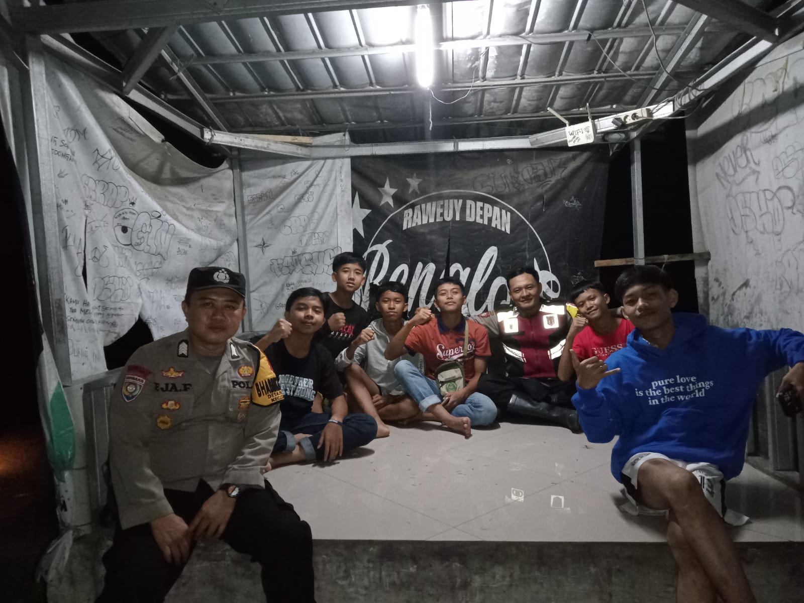 Bhabinkamtibmas Wilayah Hukum Polsek Cujeruk Giat Cooling Sistem Sambangi Satkamling dan Sampaikan Pesan Dan Ajak Jaga Kamtibmas Kepada Warga Binaan