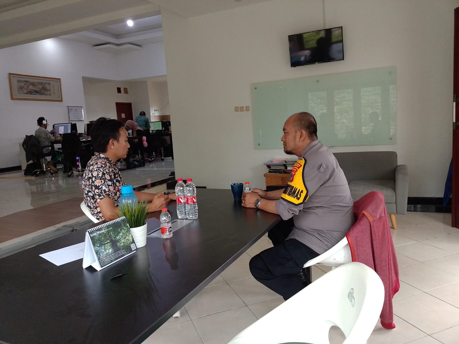 Bhabinkamtibmas Wilayah Hukum Polsek Tamansari Giat Cooling Sistem Sambang Warga Binaan Dialogis Kamtibmas Dan Ajak Jaga Kondusifitas Wilayah Dari Gangguan Kamtibmas