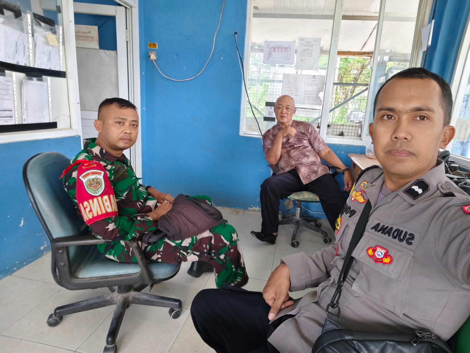 Sinergitas TNI Polri Wilayah Hukum Polsek Klapanunggal Giat Cooling Sistem Jalin Kedekatan Dengan Tokoh Masyarakat Binaan Desa Lulut Dialogis Pesan Dan Ajak Jaga Kamtibmas