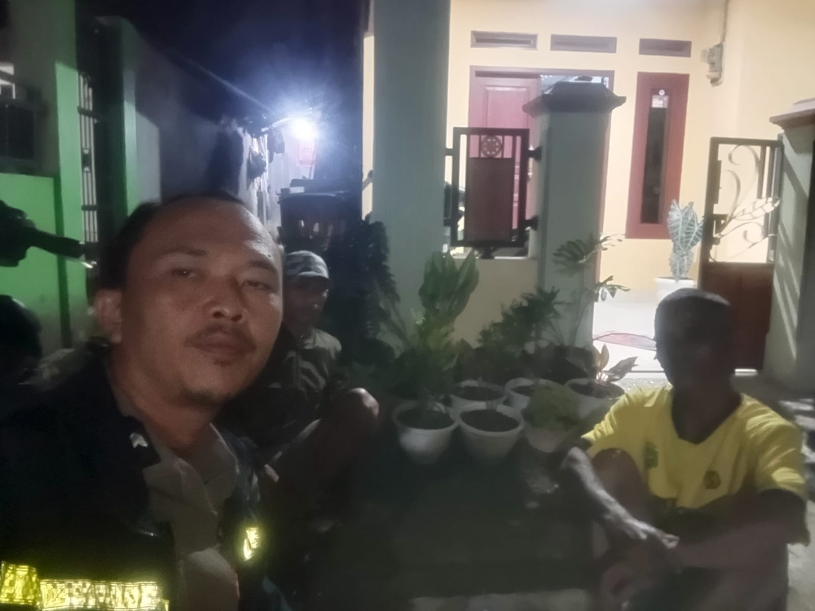 Bhabinkamtibmas Wilayah Hukum Polsek Ciampea Giat Cooling Sistem Kontrol Ronda Warga Binaan Beri Pesan Kamtibmas Dan Ajaka Jaga Kondusifitas Cegah Gangguan Kriminalitas