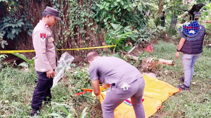 Polsek Terbangi Besar Datangi TKP Pememuan Mayat Anonim di Aliran Sungai Adi Jaya