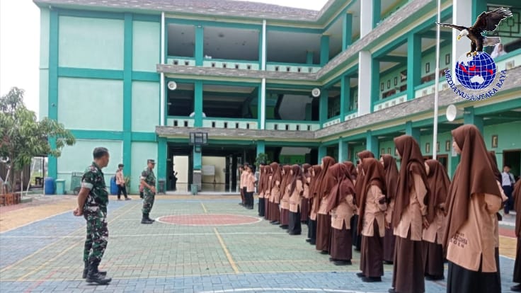 Babinsa Bekali Pelatihan Dasar Kepemimpinan Siswa