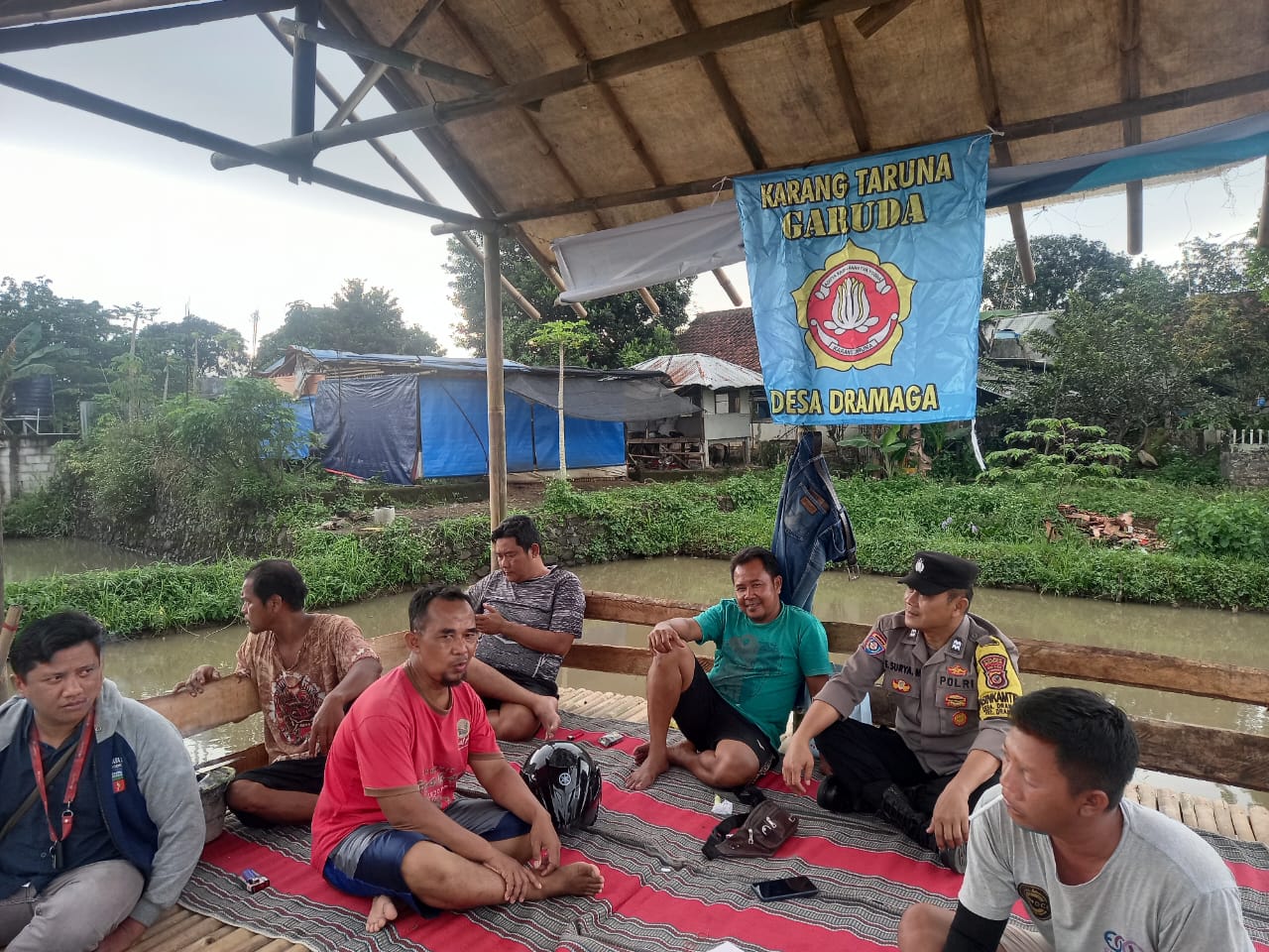 Bhabinkamtibmas Wilayah Hukum Polsek Dramaga Desa Dramaga Giat Cooling Sistem Sambang Tokoh Pemuda Di Pos Karang Taruna Dialog Kamtibmas Dan Ajak Kondusifitas Wilayah Cegah Gangguan Kriminalitas