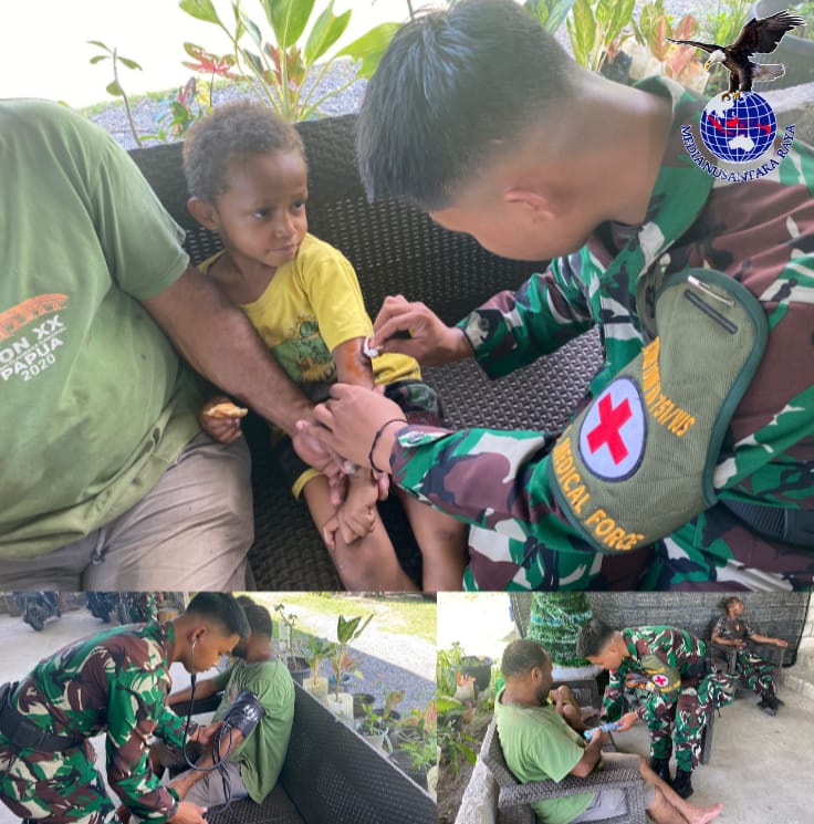 Tim Kesehatan Yonif 751/VJS Memeriksa Kesehatan Warga Kampung Sereh