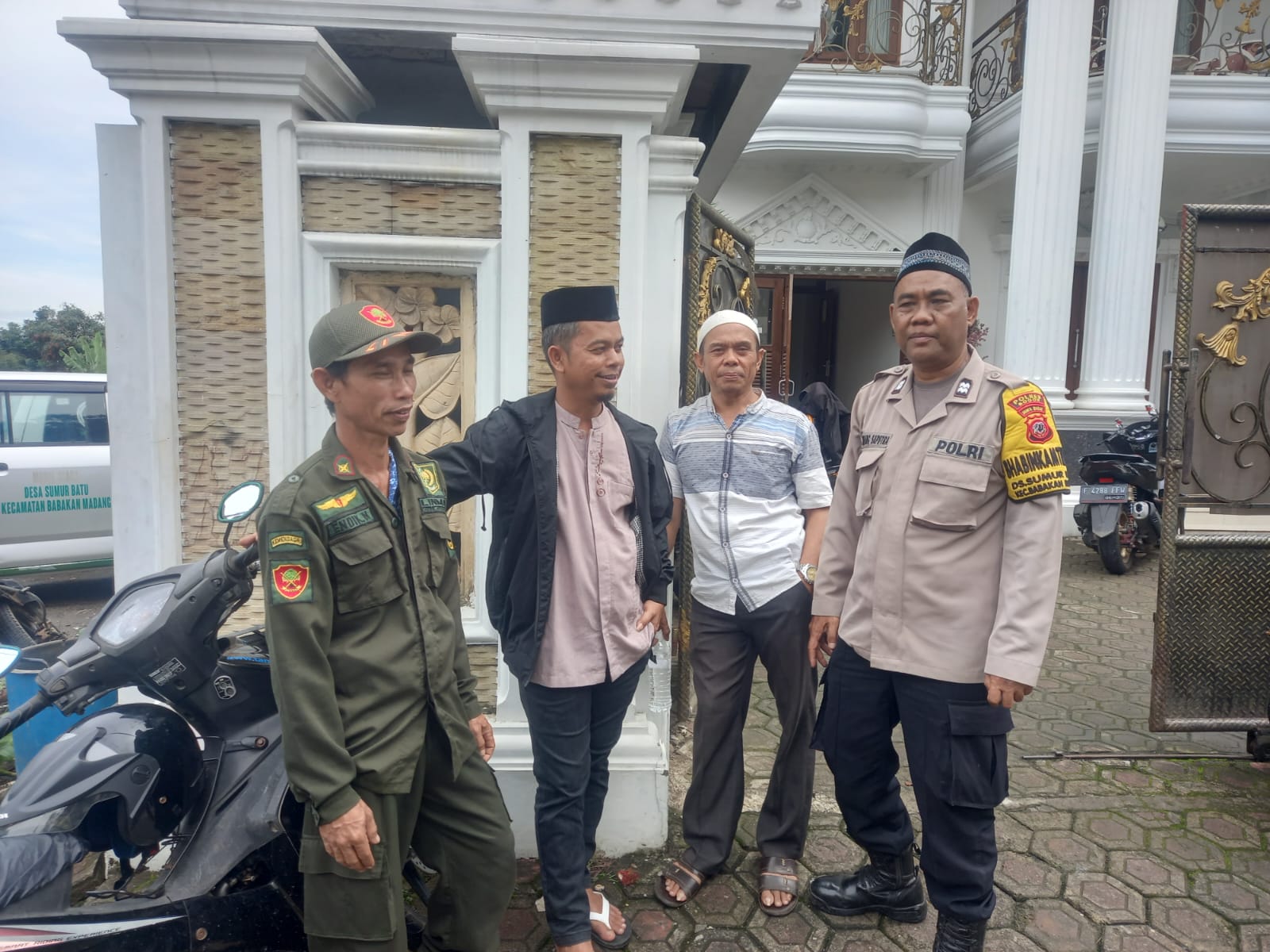 Bhabinkamtibmas Wilayah Hukum Polsek Babakanmadang Desa Sumur Batu Giat Cooling Sistem Sambang Tokoh Agama, Tokoh Masyarakay Dan Tokoh Pemuda Dialog Kamtibmas Beri Pesan Dan Ajak Jaga Kondusifitas Cegah Kriminalitas
