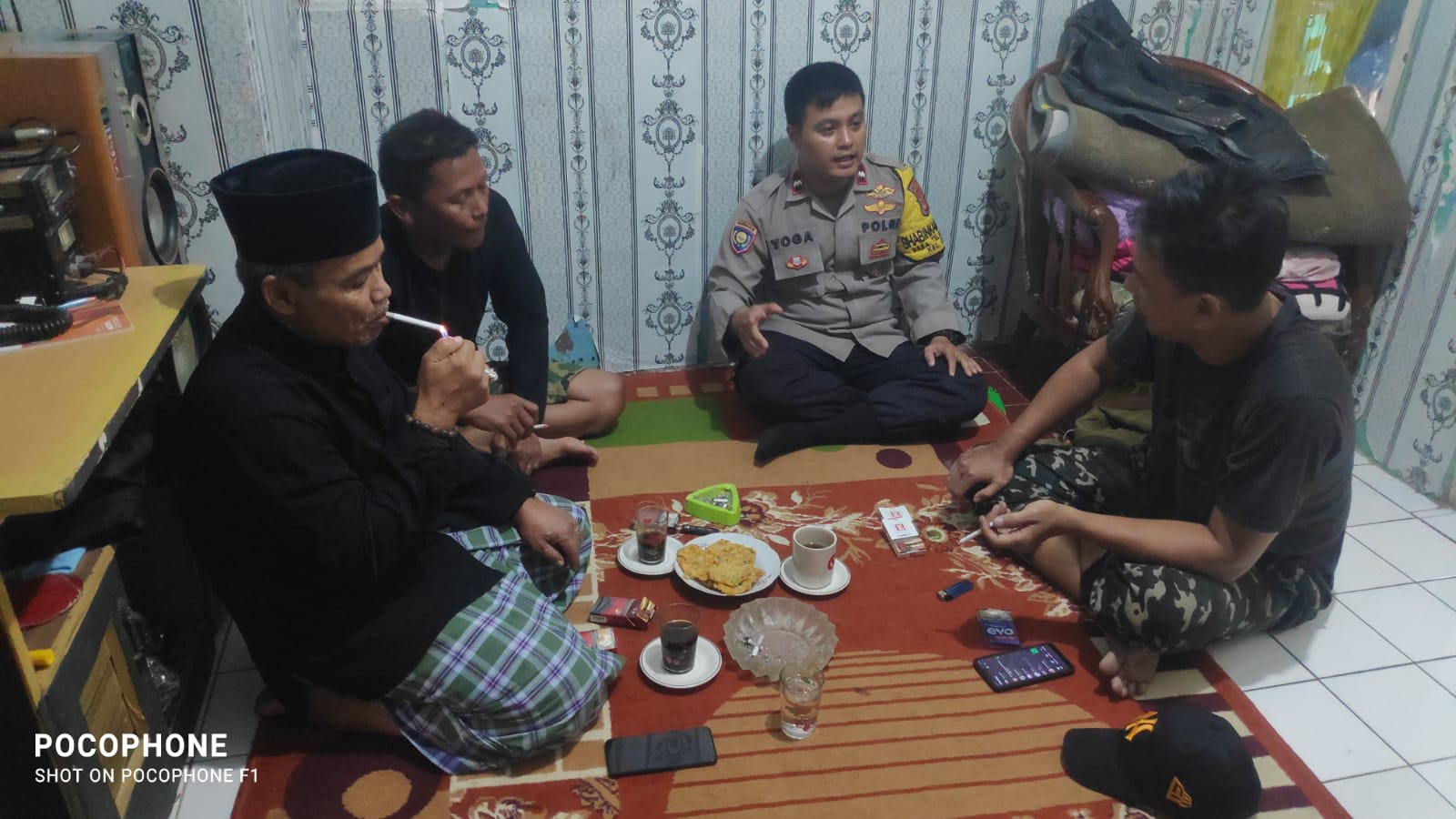 Bhabinkamtibmas Wilayah Hukum Polsek CWI Polres Bogor Giat Cooling Sistem Silaturahmi Ke Tokoh Masyarakat Dialog Kamtibmas Ajak Jaga Kondusifitas Cegah Gangguan Kriminalitas