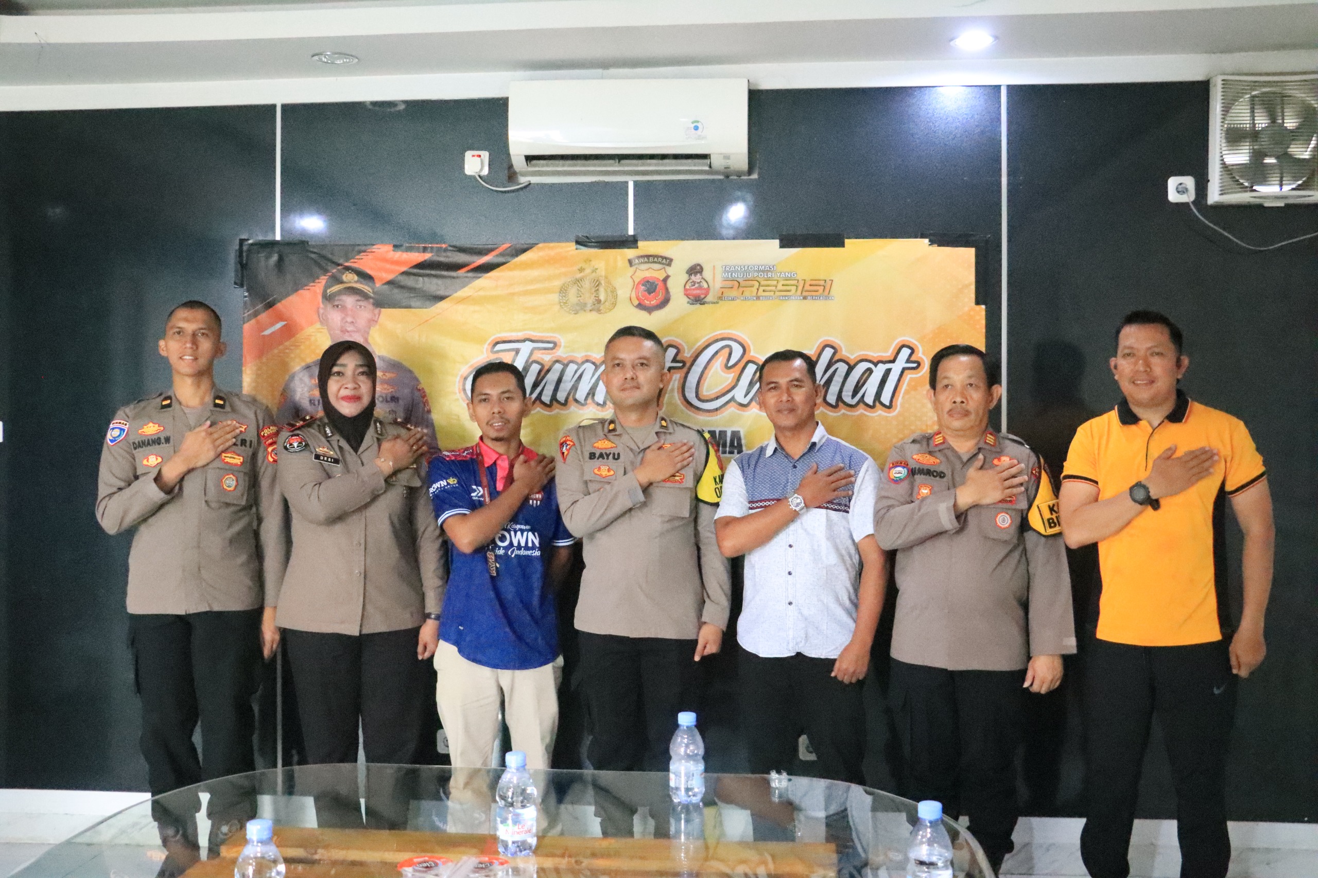 Polres Bogor Gelar Jumat Curhat Warga Sampaikan Keluh Kesah Masyarakat Terkait Pengurusan Surat Kendaraan Bermotor