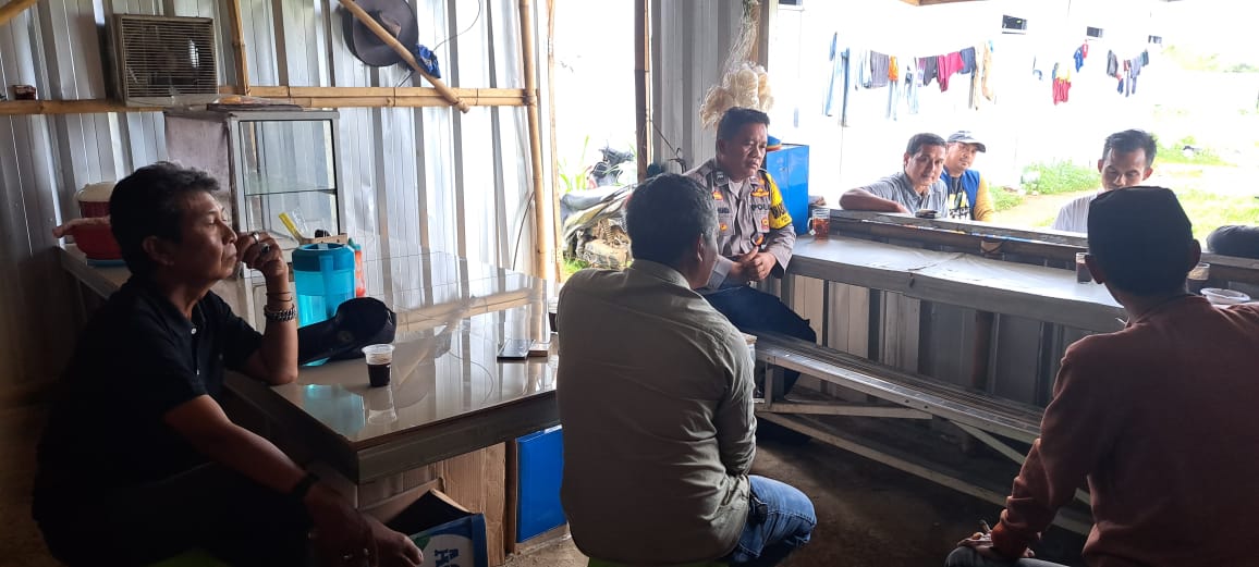 Bhabinkamtibmas Wilayah Hukum Polsek Ciampea Polres Bogor Giat Cooling Sistem Sambang Warga Binaan Dialog Kamtibmas Dan Ajak Jaga Kondusifitas Cegah Gangguan Kriminalitas