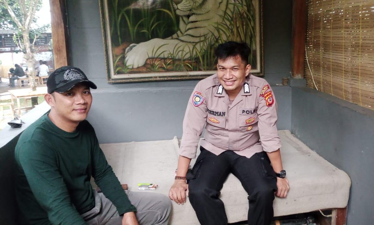 Bhabinkamtibmas Wilayah Hukum Polsek Cijeruk Polres Bogor Desa Cipelang Giat Cooling Sistem Cipta Kondisi Sambang Tokoh Pemuda Dialog Kamtibmas Ajak Jaga Kondusifitas Cegah Gangguan Kriminalitas