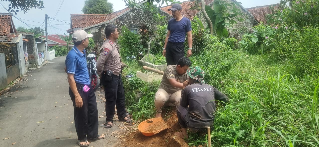 Bhabinkamtibmas Wilayah Hukum Polsek Dramaga Desa Sukadamai Giat Cooling Sistem Sambangi Warga Beri Himbauan Kamtibmas Ajak Jaga Kondusifitas Cegah Gangguan Kriminalitas