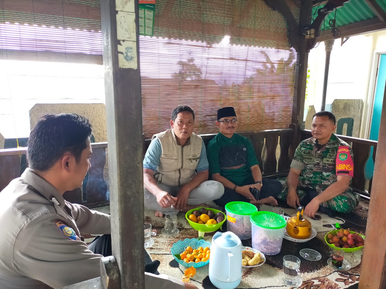 Sinergitas TNI Polri Wilayah Hukum Polsek Cijeruk Giat Cooling Sistem Sambang Warga Binaan Beri Pesan Kamtibmas Dan Ajak Cegah Kriminalitas