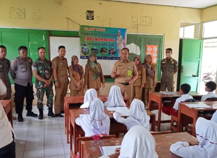 Sinergitas TNI POLRI Bersama Stakeholder Terkait Wilayah Hukum Polsek Leuwiliang Giat Cooling Sistem Sambang Silahturahmi Kamtibmas Ke Sekolah SDN Binaan silaturahmi Kamtibmas Kepada sekolah SD Desa Binaan, Sampaikan Pesan Kamtibmas Dan Cegah Perbuatan Kriminalitas