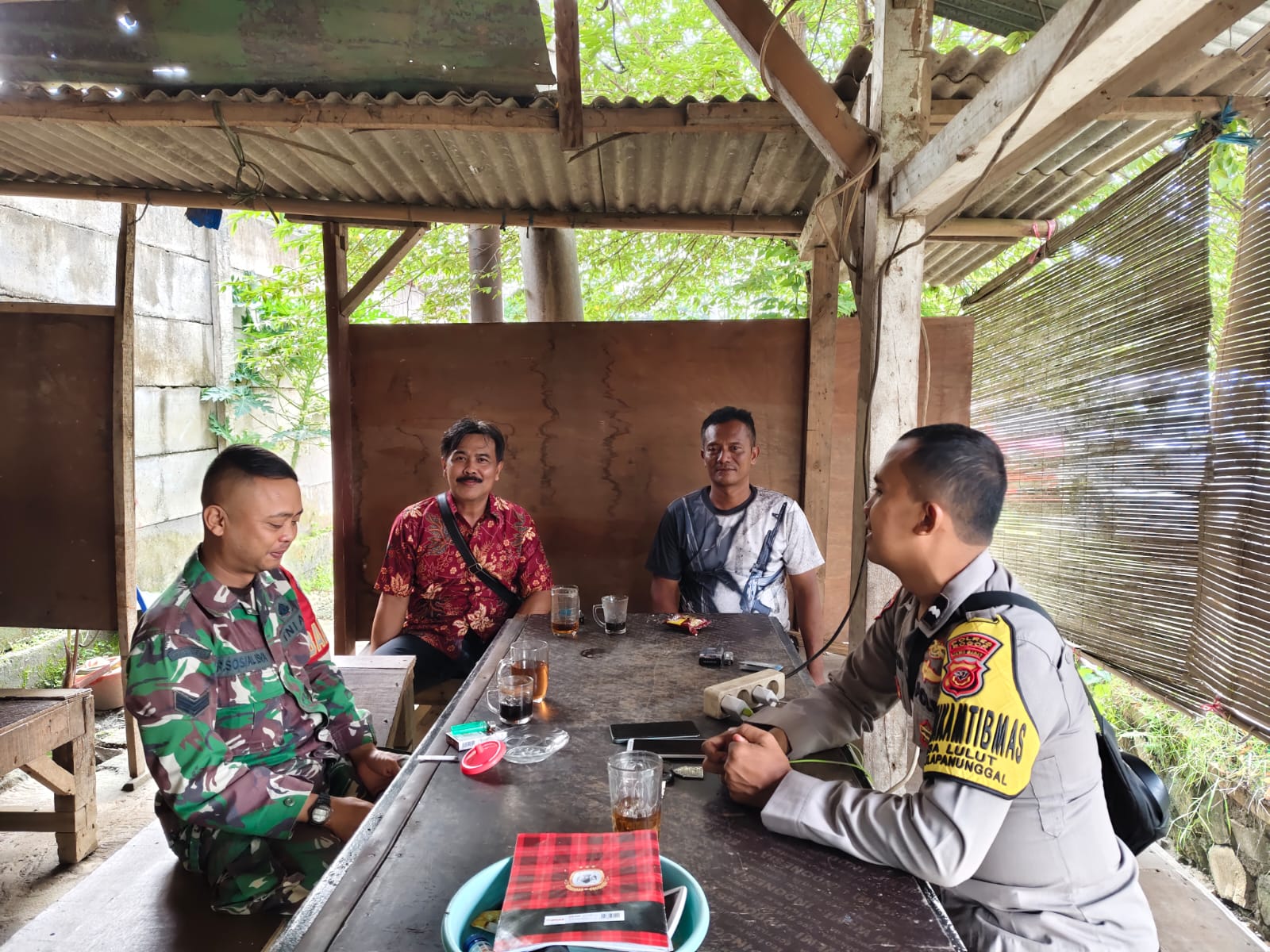 Sinergitas TNI Polri Wilayah Hukum Polsek Klapanunggal Giat Cooling Sistem Sambang Warga Binaan Sampaikan Himbauan Kamtibmas Dan Ajak Jaga Kondusifitas Cegah Kriminalitas