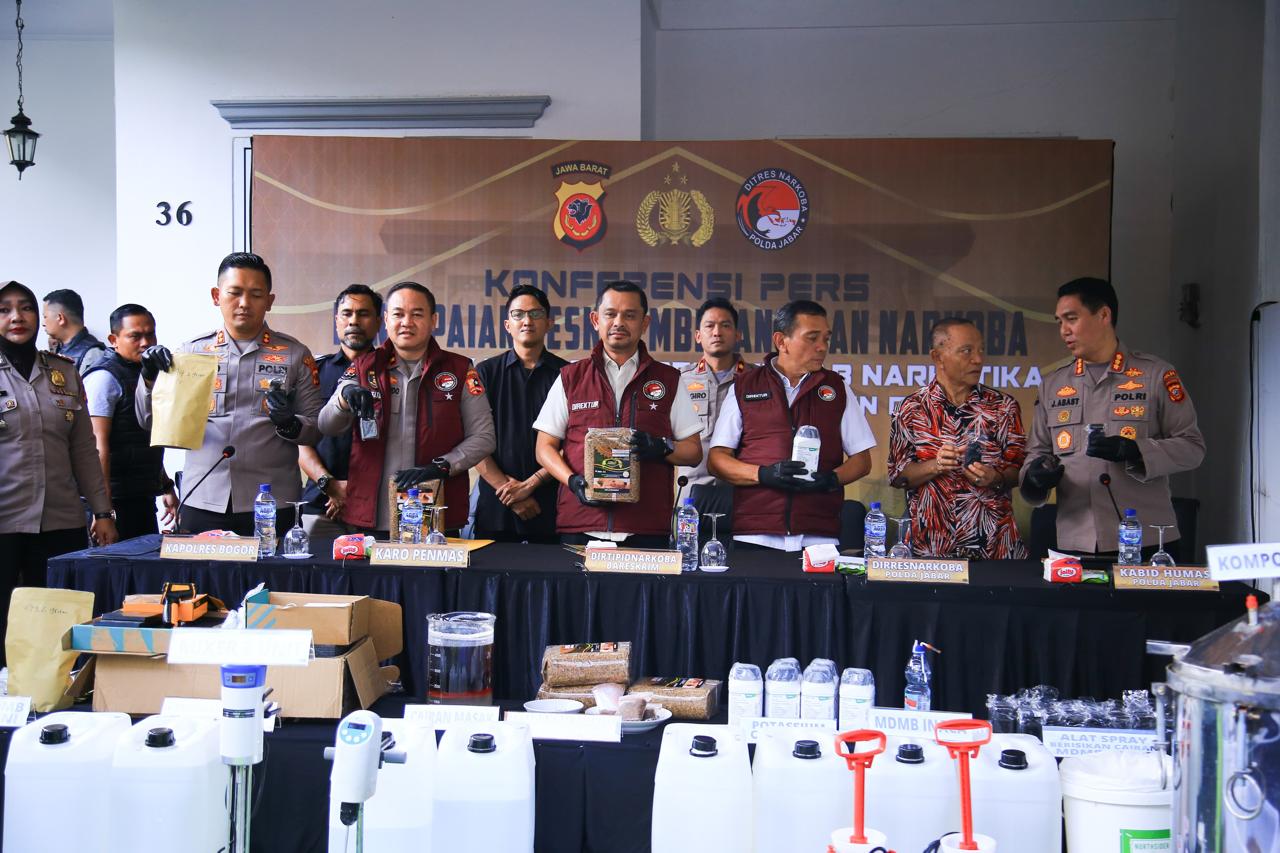 Polres Bogor Bersama Dit Narkoba Polda Jabar Berhasil Ungkap Pabrik Rumahan Tembakau Sintetis 1 Ton, Lima Juta Jiwa Terselamatkan