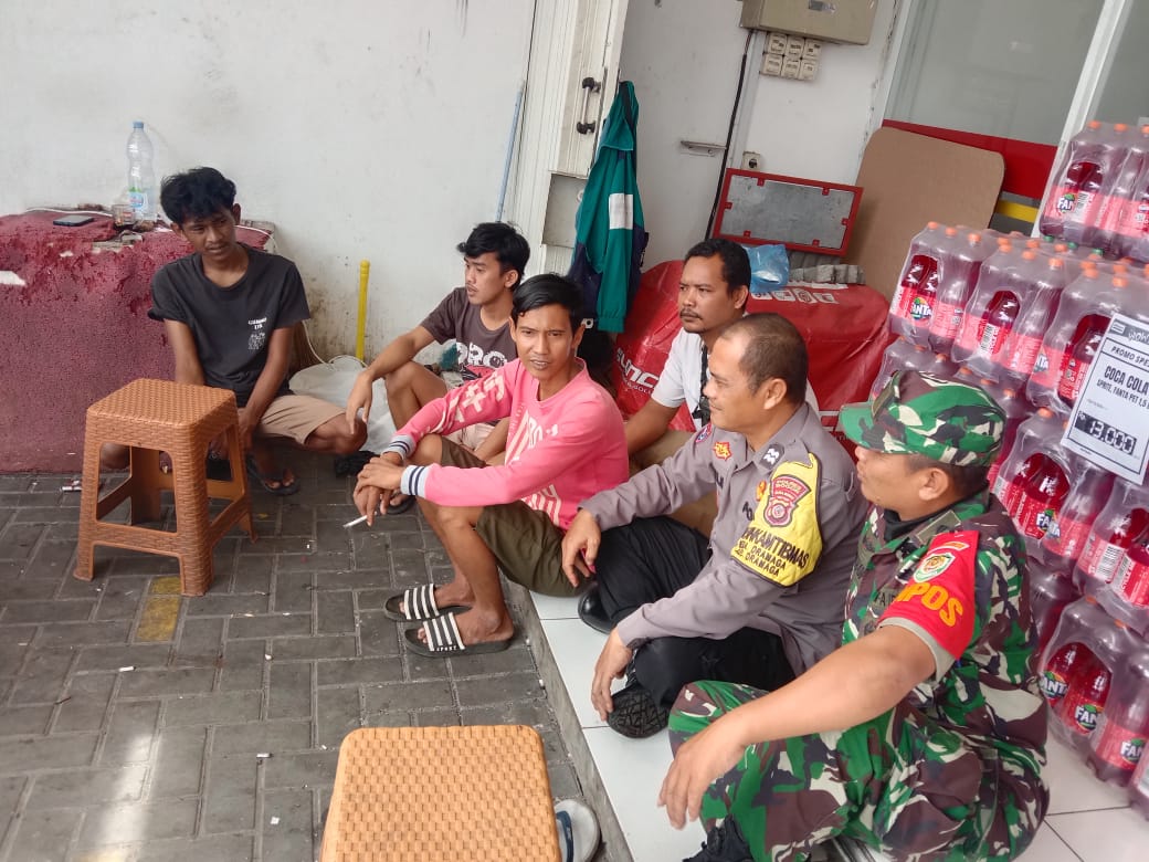 Sinergitas TNI Polri Wilayah Hukum Polsek Dramaga Giat Cooling Sistem Sambang Para Juru Parkir Sampaikan Pesan Kamtibmas Dan Ajak Jaga Kondusifitas Cegah Kriminalitas
