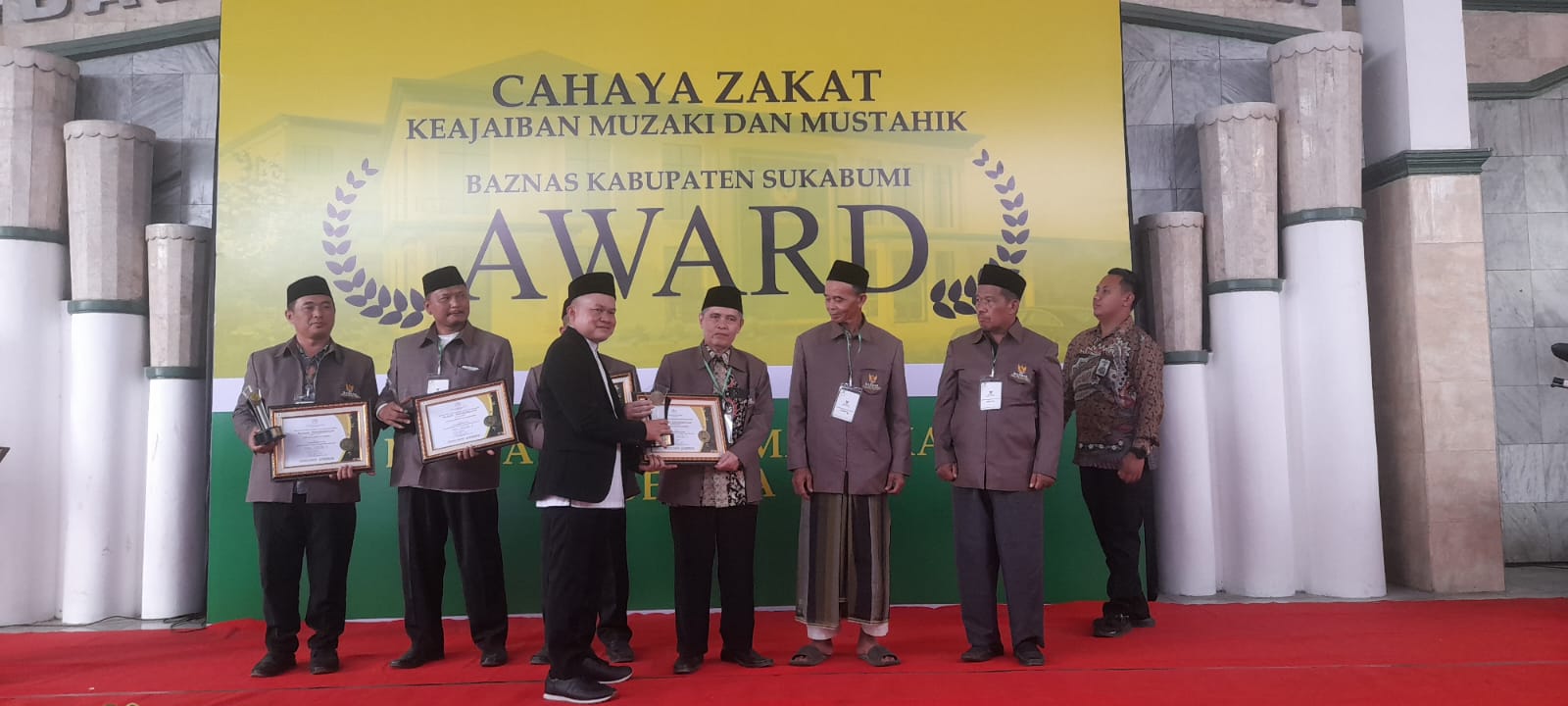 Cahaya Zakat Keajaiban Mustahik dan Muzakki Baznas Kabupaten Sukabumi Award Melalui Program BEBEZA