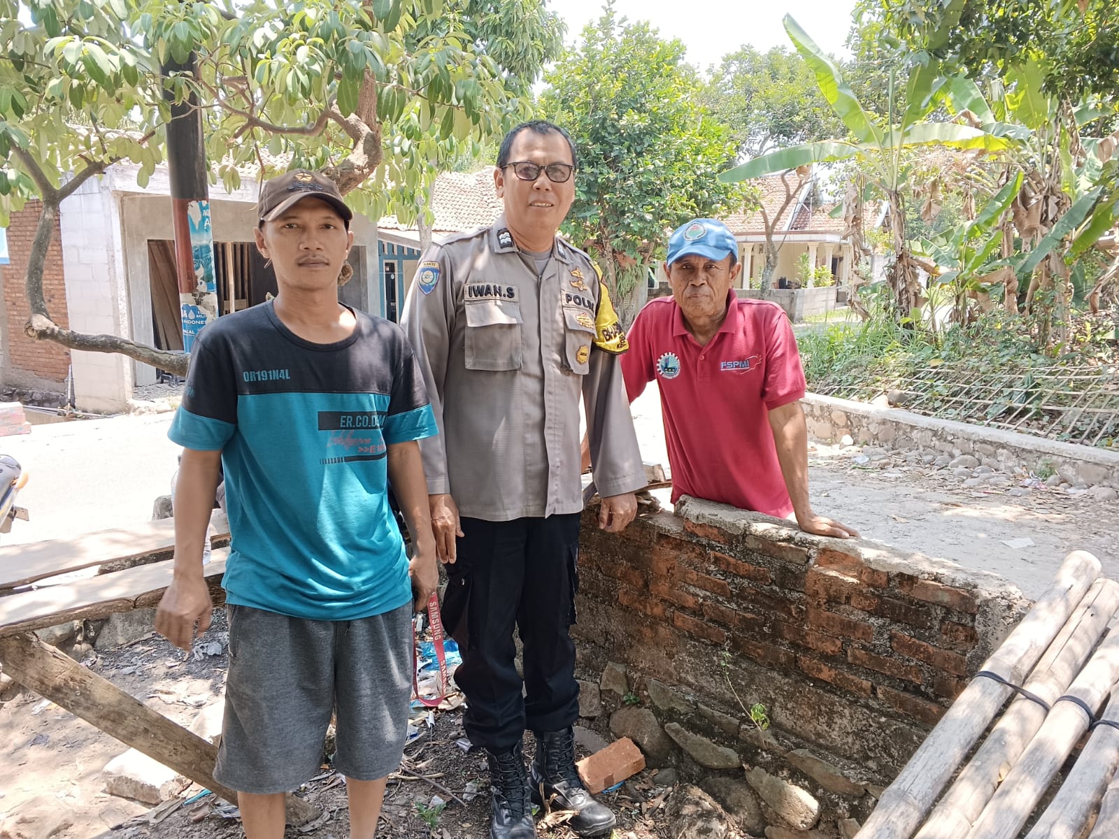 Bhabinkamtibmas Wilayah Hukum Polsek Tanjungsari Giat Cooling Sistem Sambang Warga Masyarakat Monitoring Kamtibmas Ajak Jaga Kondusifitas Cegah Kriminalitas