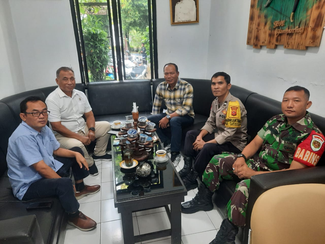 Sinergitas TNI Polri Dan Stakeholder Terkait Wilayah Hukum Polsek Dramaga Desa Purwasari Kec Dramaga Hadir Melaksanakan Giat Sosialisasi Penyebarluasan Perda TA 2024-2025 di Aula Kantor Desa Purwasari
