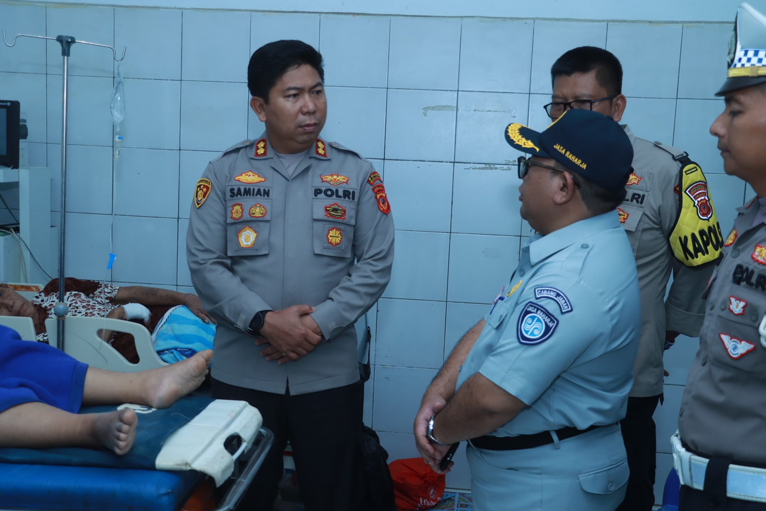 Kapolres Sukabumi Kunjungi Korban Kecelakaan Maut di RSUD Palabuhanratu, Beri Bantuan dan Dukungan Moril