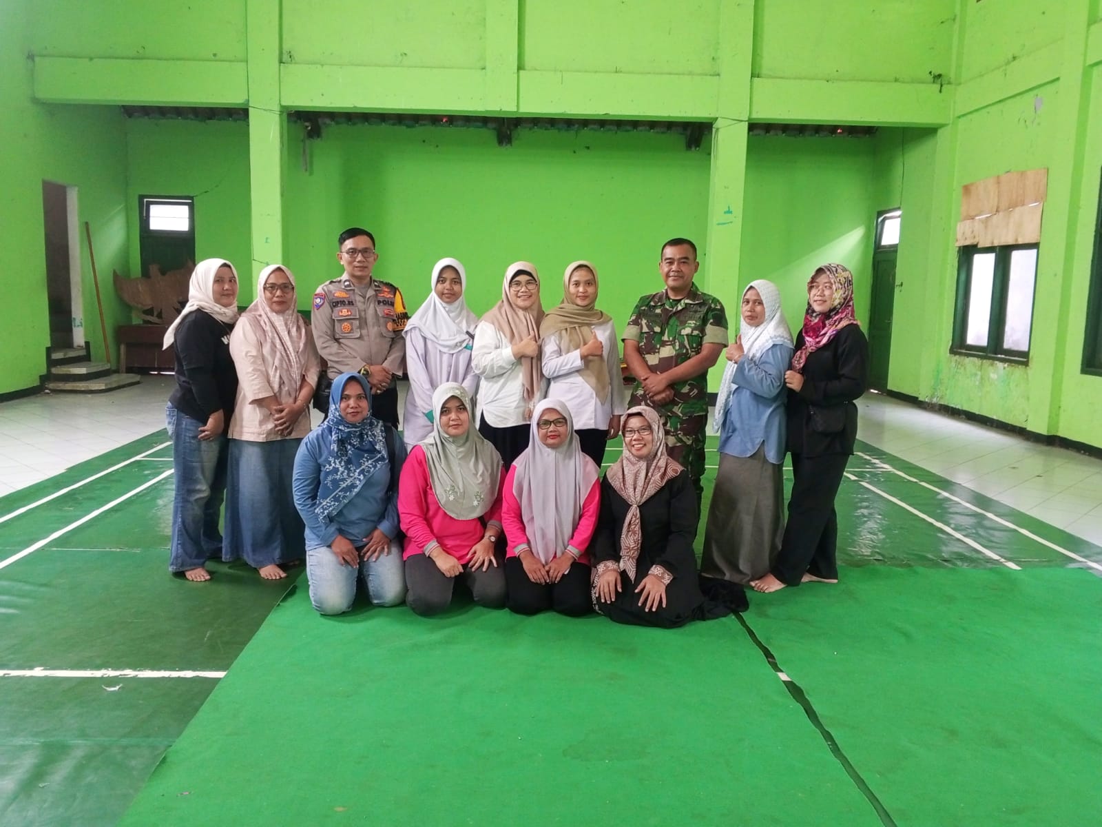 SINERGITAS TNI POLRI WILAYAH HUKUM POLSEK JONGGOL DALAM KEGIATAN SAMBANG WARGA DAN PENDAMPINGAN KADER POSYANDU