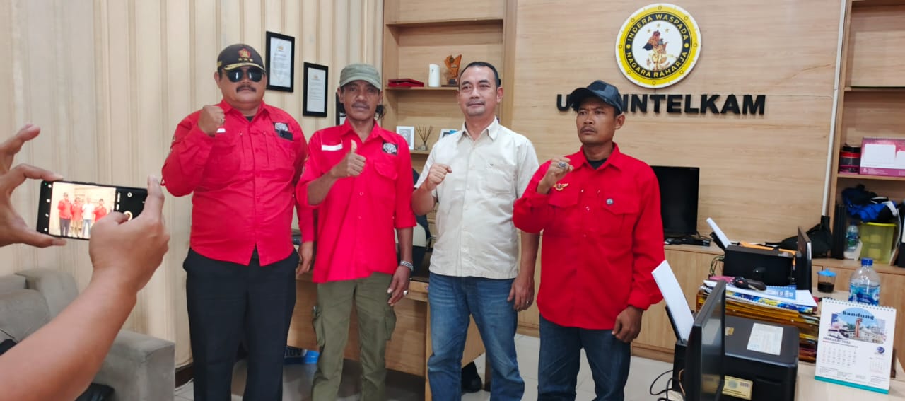 Kunjungan ke Polsek Cikarang Barat DPC Cibitung Ormas Maung Jagat Nusantara Kabupaten Bekasi.