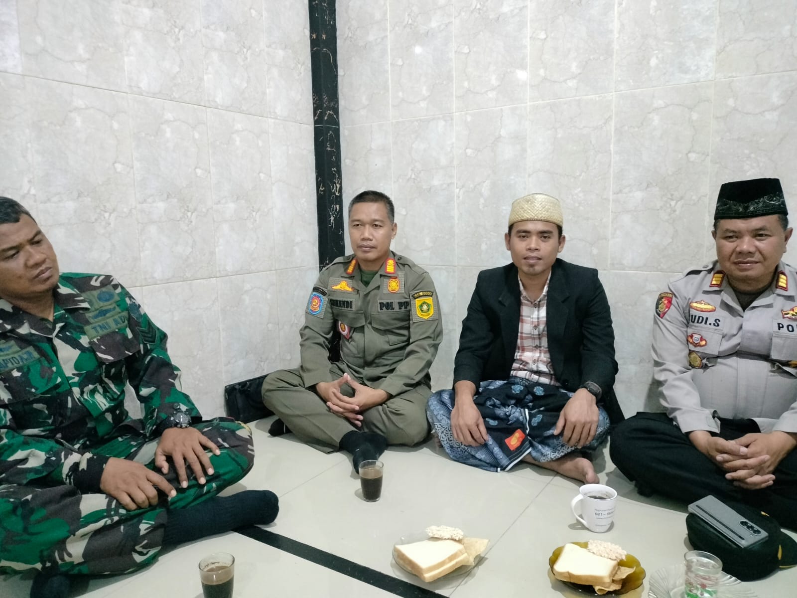 Kapolsek Jasinga Bersinergi Bersama TNI,Satpol PP Laksanakan Tarawih Keliling Beri Himbauan Kamtibmas Ajak Jaga Kondusifitas Cegah Kriminalitas Selama Bukan Suci Ramadhan 1446 H