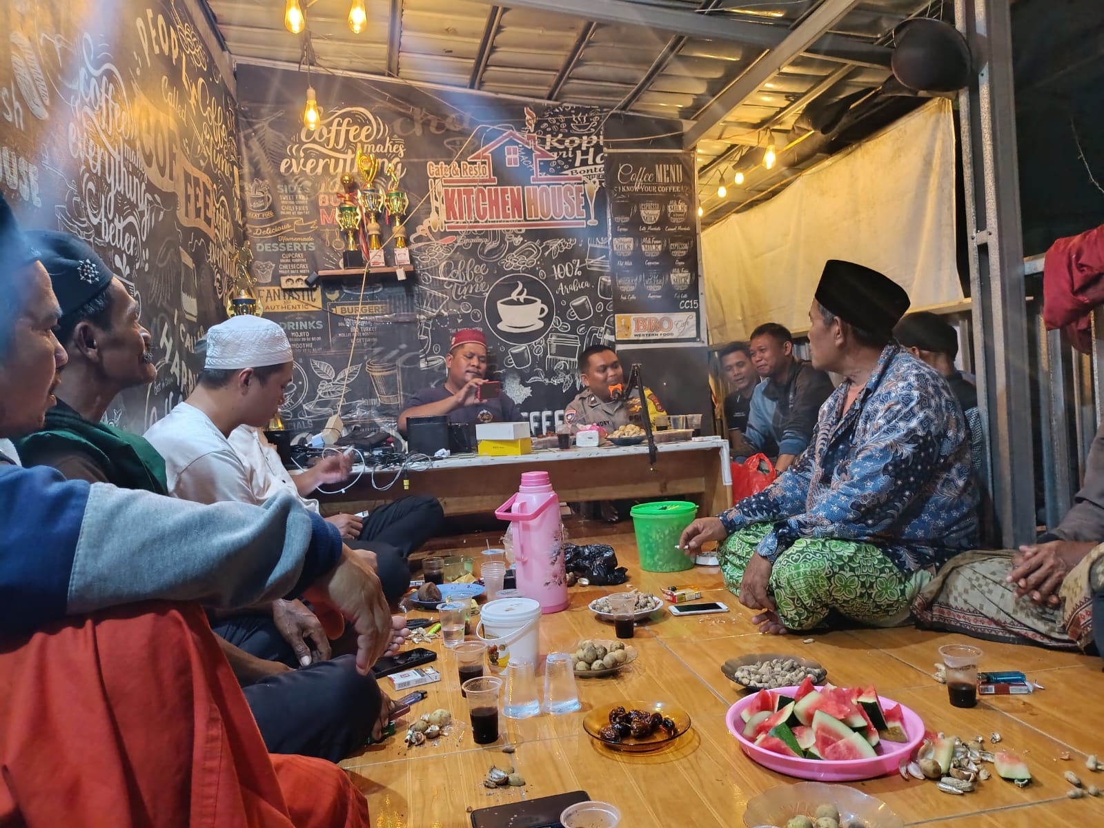 Sinergitas TNI Polri Wilayah Hukum Parungpanjang Giat Cooling Sistem Sahur Bersama Warga Masyarakat Sekaligus Beri Pesan Kamtibmas Ajak Jaga Kondusifitas Cegah Gangguan Kriminalitas Baik Menjelang Buka Dan Sahur