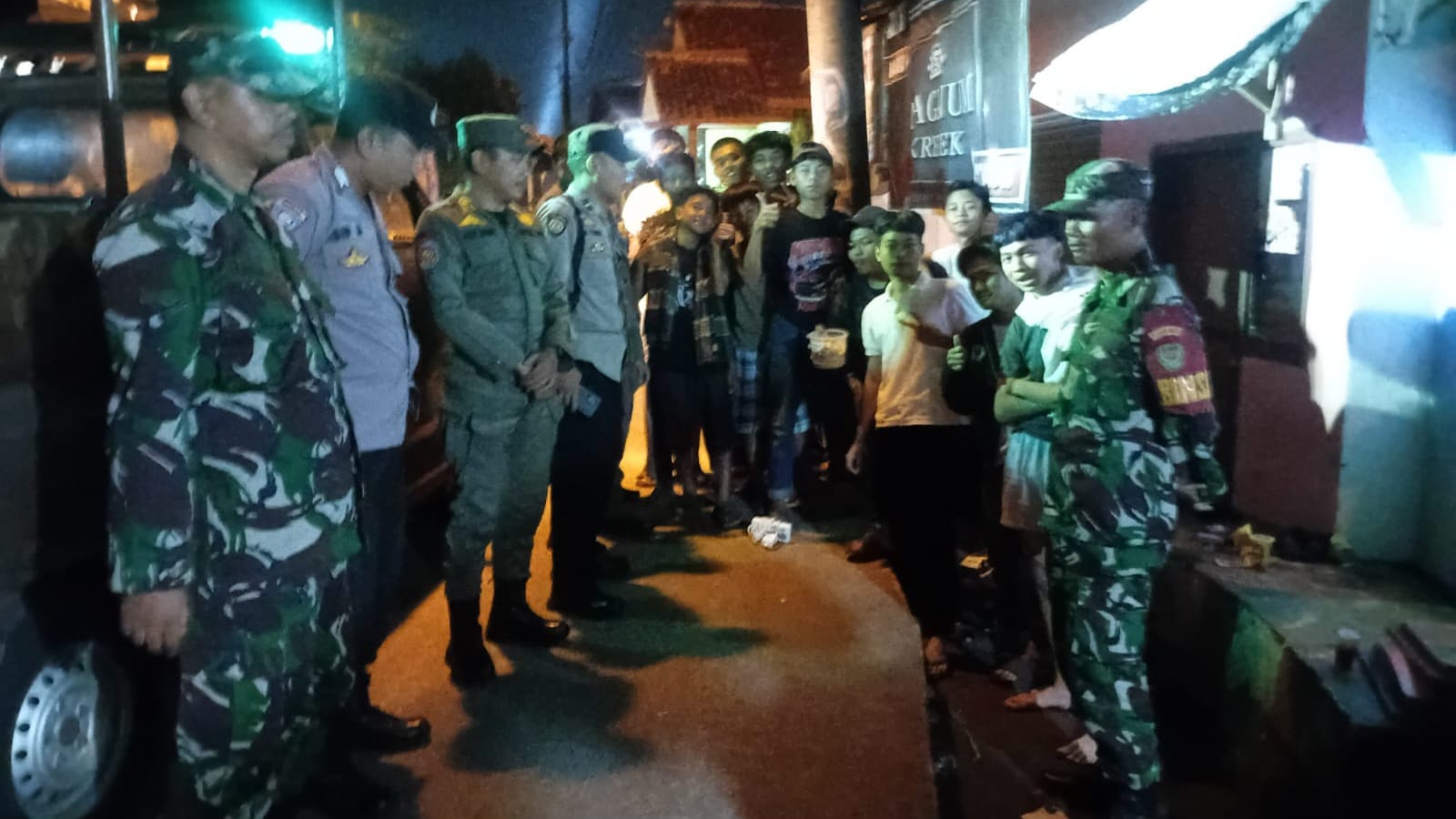 Kapolsek Cibungbulang Bersama Koramil Dan Sat PolPP Patroli Gabungan Giat KRYD, Monitoring Wilayah Dan Himbau Tak Ada Kegiatan Sahur On The Road Dan Balapan Liar Selama Bulan Suci Ramadhan 1446 H