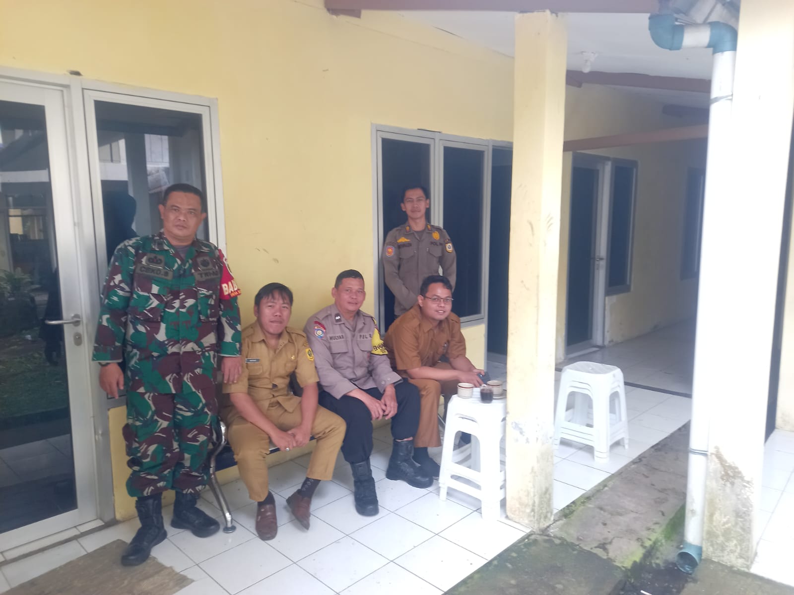 Sinergitas TNI Polri Bersama Perangkat Desa Wilayah Hukum Polsek Tamansari Giat Cooling Sistem Silahturahmi Dialog Kamtibmas Cegah Gangguan Kriminalitas Di Bulan Suci Ramadhan 1446 H