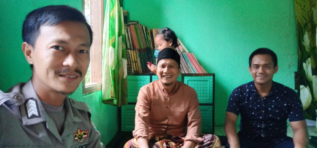 Bhabinkamtibmas Wilayah Hukum Polsek Leuwiliang Giat Cooling Sistem Sambang Warga Jalin Kedekatan Beri Pesan Kamtibmas Ajak Jaga Kondusifitas Dibulan Suci Ramadhan 1446 H Cegah Gangguan Kamtibmas