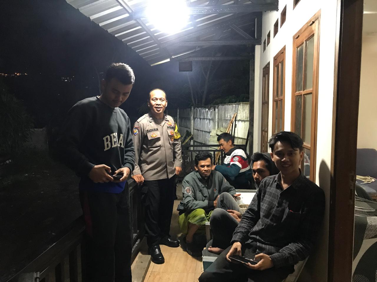 Bhabinkamtibmas Wilayah Hukum Polsek CSR Polres Bogor Fuat Cooling Sistem Monitoring Cek Kontrol Pos Kamling Warga Beri Pesan Kamtibmas Ajak Jaga Kondusifitas Cegah Gangguan Kriminalitas Dibulan Suci Ramadhan 1446 H