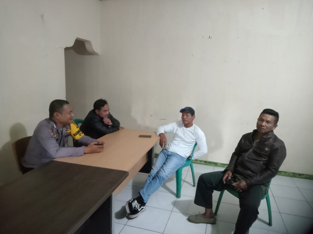 Bhabinkamtibmas Wilayah Hukum Polsek Tamansari Giat Cooling Sistem Silahturahmi Warga Desa Sukajadi Dialog Kamtibmas Ajak Jaga Kondusifitas Cegah Gangguan Kriminalitas Dibulan Ramadhan 1446 H