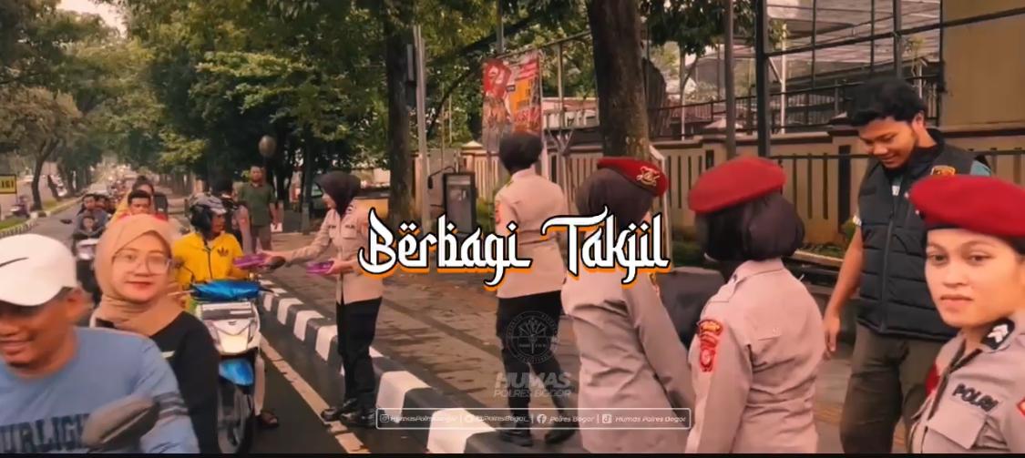 Berbagi Berkah Bulan Suci Ramadan 1446 H, Sat Reskrim Polres Bogor Bagikan Takjil Gratis Kepada Masyarakat Kabupaten Bogor Yang Melintas Depan Mako Polres Bogor