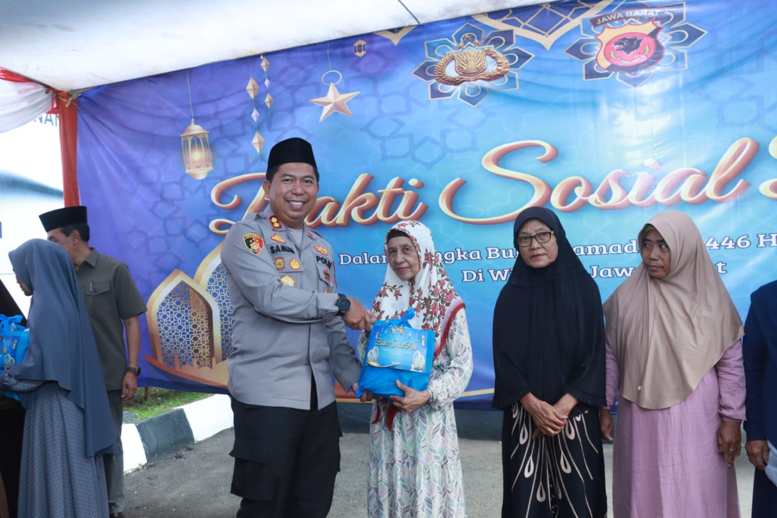 Polres Sukabumi Kirim Ribuan Paket Sembako ke Lokasi Bencana