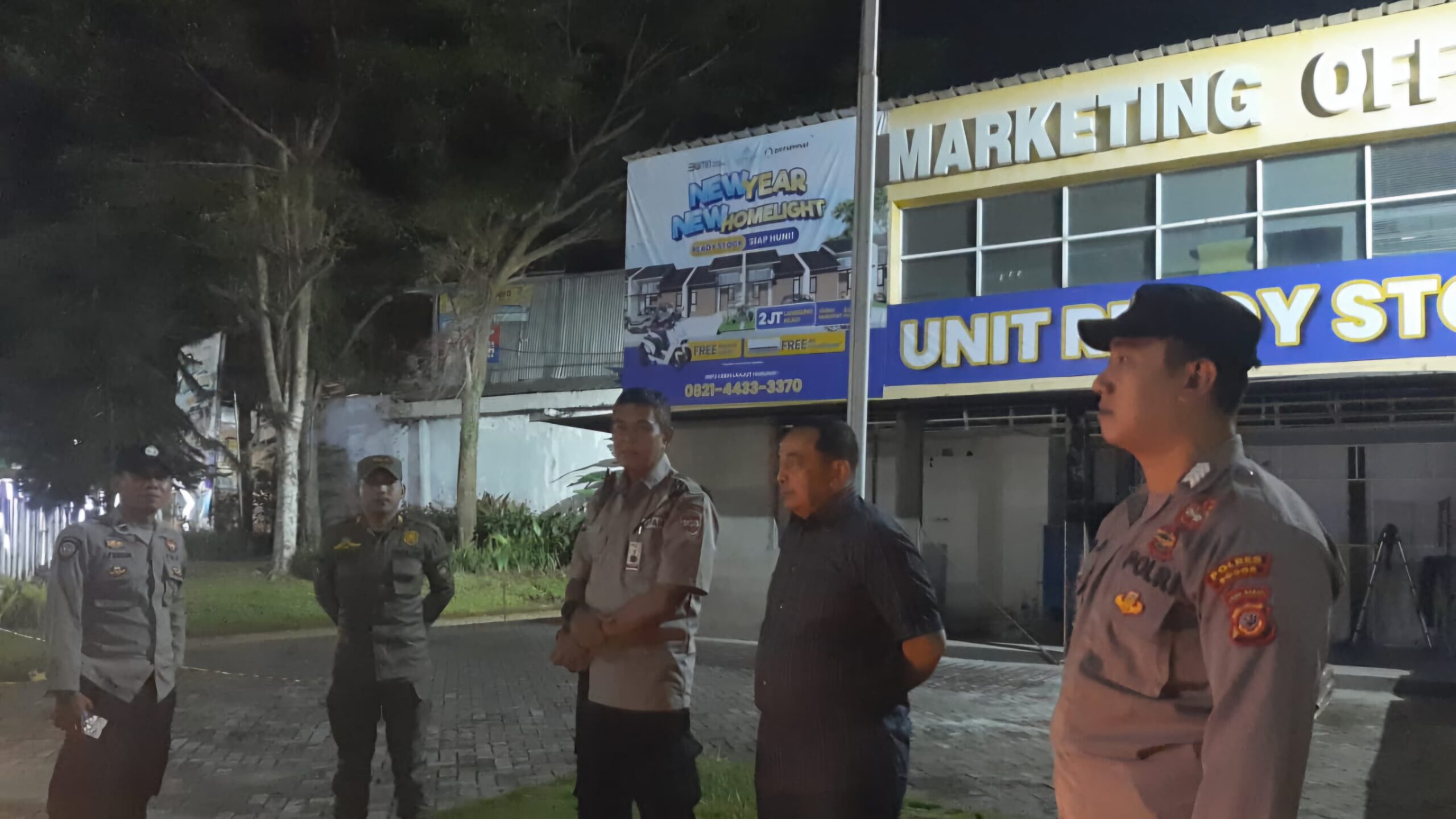Bhabinkamtibmas Wilayah Hukum Polsek Cwi Polres Bogor Guat Cooling Sistem Patroli Sambang Siskamling Warga Masyarakat Dialog Kamtibmas Ajak Jaga Kondusifitas Selama Bulan Suci Ramadhan 1446 Aman