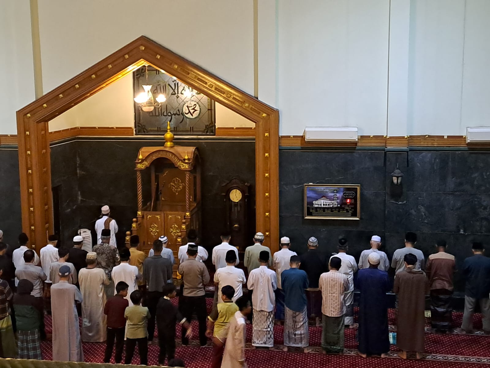 Bhabinkamtibmas Wilayah Hukum Polsek CWI Polres Bogor Giat Cooling Sistem Monitoring Sekaligus Sholat Subuh Berjamaah Wujud Pelayanan Masyarakat Dan Terjalin Silahturahmi Beri Himbauan Kamtibmas Selama Bulan Suci Ramadhan 1446 H Agar Aman Kondusif