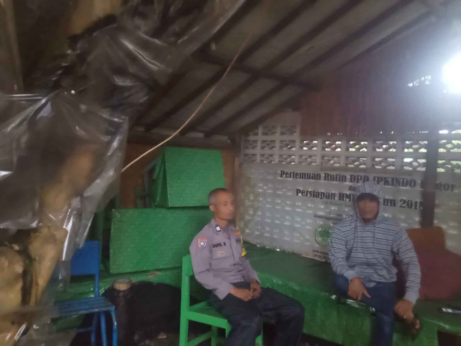 Bhabinkamtibmas Wilayah Hukum Polsek CSR Polres Bogor Giat Cooling Sistem Patroli Sambang Warga Beri Pesan Kamtibmas Ajak Jaga Kondusifitas Cegah Gangguan Kriminalitas
